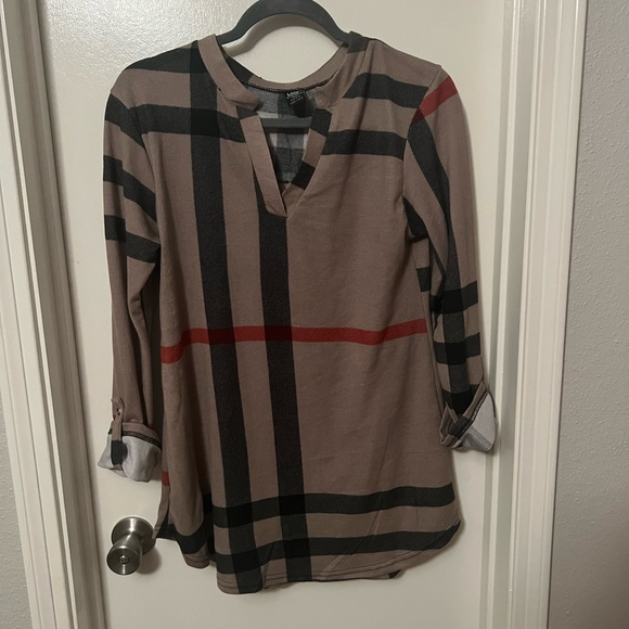 Plaid Long-sleeved Top - Picture 1 of 2